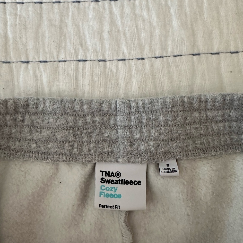 aritzia tna sweatpants size small sweat fleece cozy fleece perfect fit - Picture 3 of 4